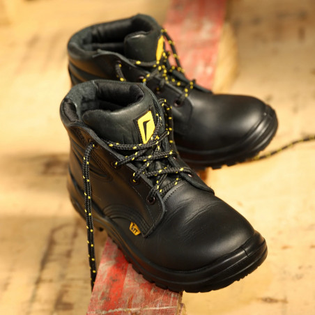 BOTIN CUERO MODELO CHUBUT PUNTA  ACERO  Nº39